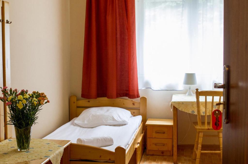 Hostel Rest Краков Экстерьер фото